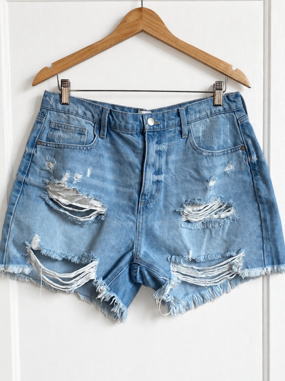 Fashion Nova Dream Come True Distressed Denim Shorts Size 15 NWT Light Wash
